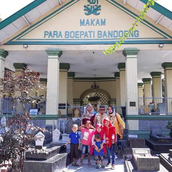 Napak Tilas Leluhur di Makam KarangAnyar Bandung